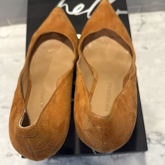 Banana Republic Annetta Suede tan 3” heel. Size 8.5 GUC - Picture 7 of 9